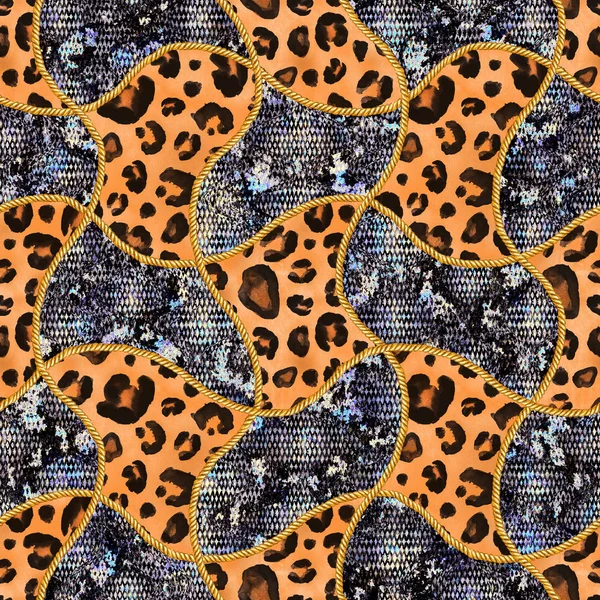 Goldene Kette Glamour Schlangenhaut und Leopardenfell nahtlose Musterillustration. Aquarell Textur mit goldenen Ketten. — Stockfoto