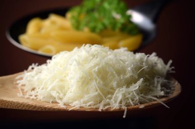 Parmigiano reggiano veya Grana padano