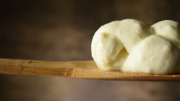 Mozzarella Buffalo Uma Colher — Vídeo de Stock