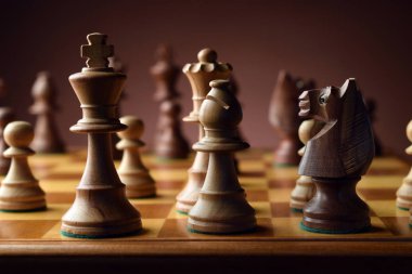 Satranç ile ahşap satranç tahtası