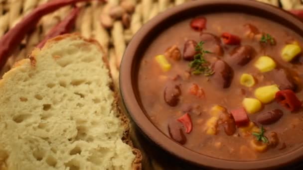 Mexikanische Suppe Mit Mais Und Bohnen — Stockvideo