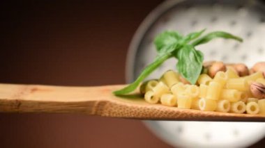 Kaşıkta makarna e fagioli