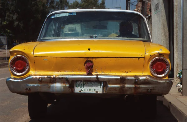 Old Yellow Car Mexico — Stock Photo, Image