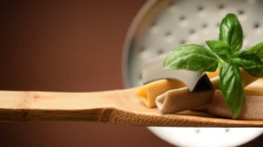 Kaşıkta Trinacrie Pişmemiş makarna