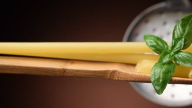 Kaşıkta Ziti Pişmemiş makarna