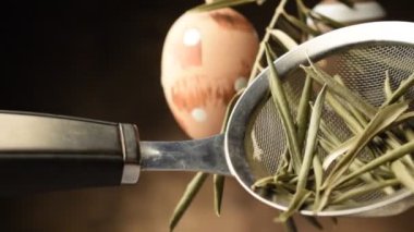 Zeytin yaprağı ile Paskalya bitki çayı