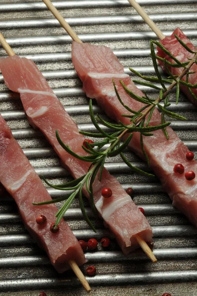 Arrosticini Sin Cocer Con Hierbas Especias Sartén Cocina Abruzos —  Fotos de Stock