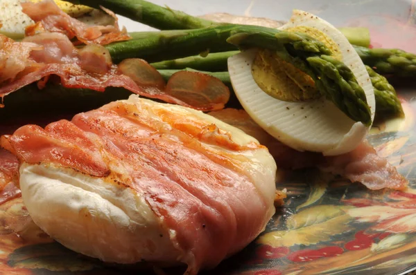 Pancetta soslu geleneksel İtalyan peyniri.