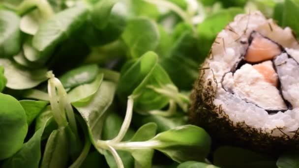 Kalifornisches Brötchen Mit Maissalat — Stockvideo