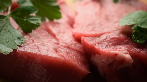 Filetes Ternera Crudos Con Perejil Limón — Vídeos de Stock