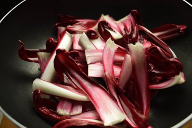 Taze kırmızı Treviso radicchio.
