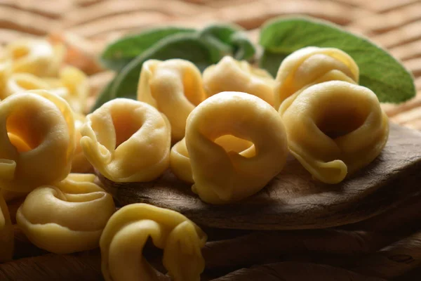 Çiğ tortellini yakın çekim