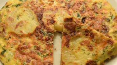 Patates ve kabaklı Frittata.