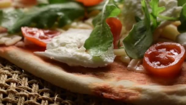 Roka Mozzarella Domatesli Pizza — Stok video