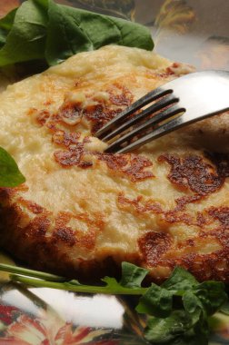 Frico roka ile tabakta. 