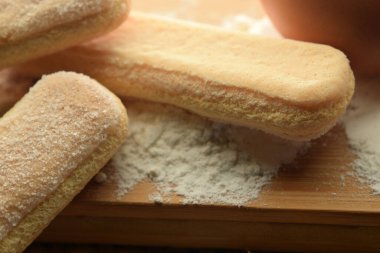 Un ve yumurtalı Savoiardi bisküvileri.