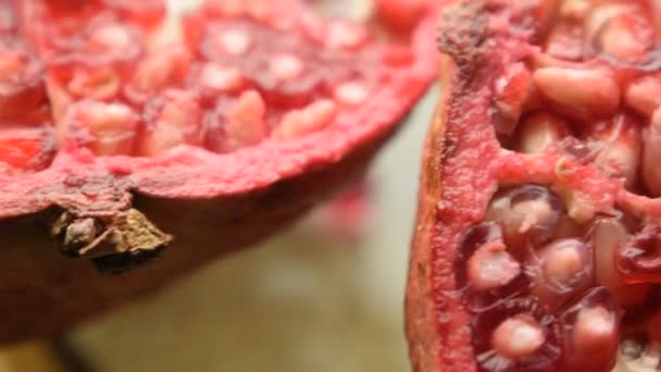 Fruta Romã Madura Aberta — Vídeo de Stock