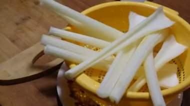 Kereviz demetine yakın dur. 