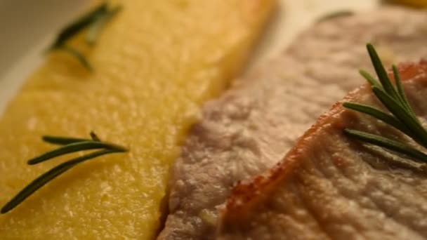 Carne Maiale Con Fette Polenta — Video Stock