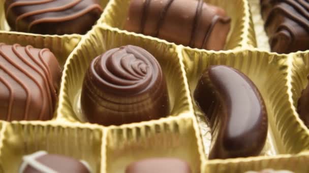 Karışık Çikolataları Yakın — Stok video