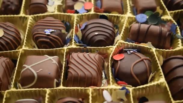 Gros Plan Sur Les Chocolats Mélangés — Video