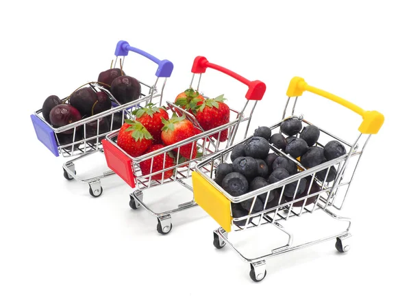 Sommar Frukt Körsbär Jordgubbe Och Blåbär Shoppingvagn Eller Trolly Isolerad — Stockfoto