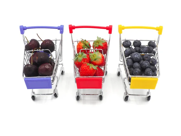 Sommar Frukt Körsbär Jordgubbe Och Blåbär Shoppingvagn Eller Trolly Isolerad — Stockfoto