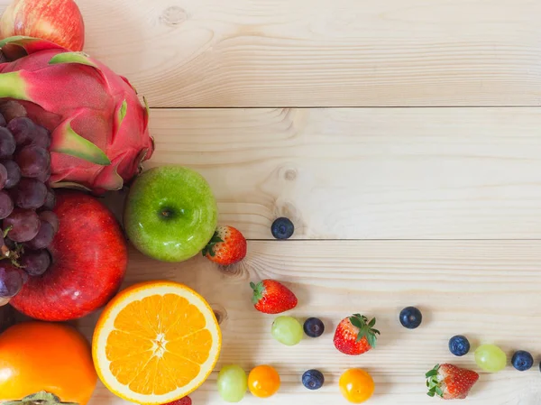 Kleurrijke Verse Groenten Fruit Hout Achtergrond Gezond Eten Concept — Stockfoto