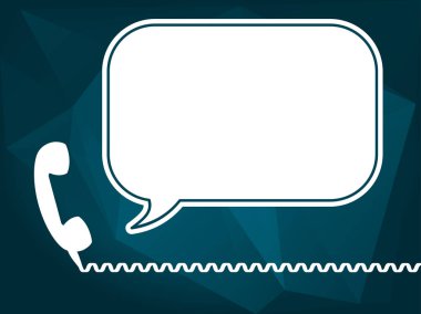 Boş konuşma balonu mavi düşük poli arka plan üzerinde beyaz retro telefon alıcısı. İleti kavramı. Vektör çizim, düz stil.