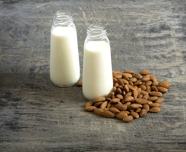 Leche Almendras Botellas Pequeñas Almendras — Foto de Stock