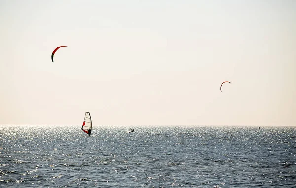 Kitesurfen Meer Bei Sonnigem Wetter — Stockfoto