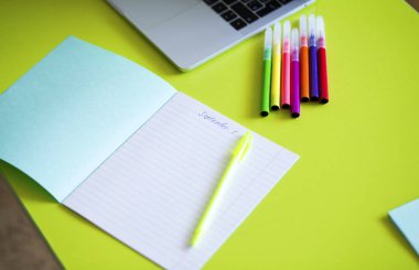 Tablo öğrenci, Resepsiyon defter, kalem ve diğer okul malzemeleri