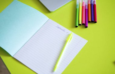 Tablo öğrenci, Resepsiyon defter, kalem ve diğer okul malzemeleri