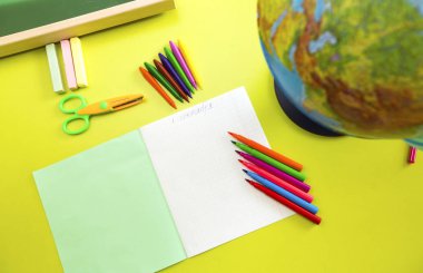 Tablo öğrenci, Resepsiyon defter, kalem ve diğer okul malzemeleri