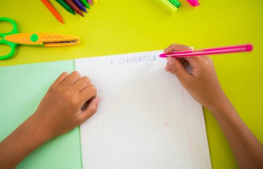 Tablo öğrenci, Resepsiyon defter, kalem ve diğer okul malzemeleri