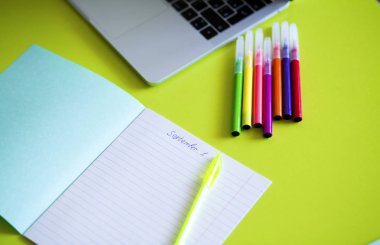 Tablo öğrenci, Resepsiyon defter, kalem ve diğer okul malzemeleri