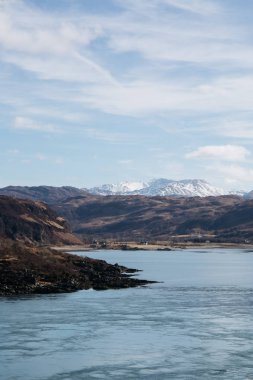 Kyle Rhea dağlardan Kyle Rhea Otter gizlemek iz, Isle of Skye, İskoçya gelen görünümünü.