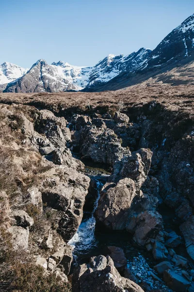 Visa Vackra Älva Poolerna Isle Skye Skottland Kristallklara Blå Poolerna — Stockfoto