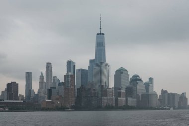 New York manzarası ve konumlar nehir manzarası. New York dünyanın en çok ziyaret edilen şehirlerinden biridir.  