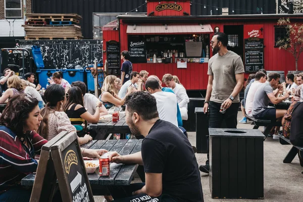 Londres Royaume Uni Juillet 2018 Les Gens Apprécient Nourriture Rue — Photo