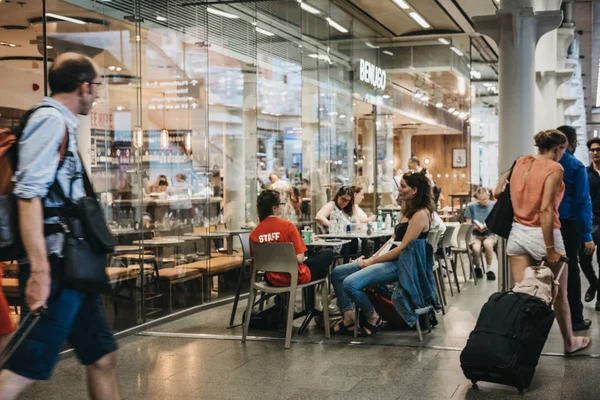 Londres Royaume Uni Juillet 2018 Des Gens Assis Table Dans — Photo