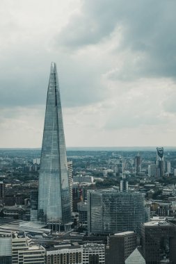 London, İngiltere - 24 Temmuz 2018: Londra manzarası ve şehrin en yüksek binası 