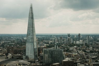 London, İngiltere - 24 Temmuz 2018: Londra manzarası ve şehrin en yüksek binası 