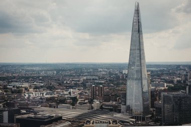 London, İngiltere - 24 Temmuz 2018: Londra manzarası ve şehrin en yüksek binası 