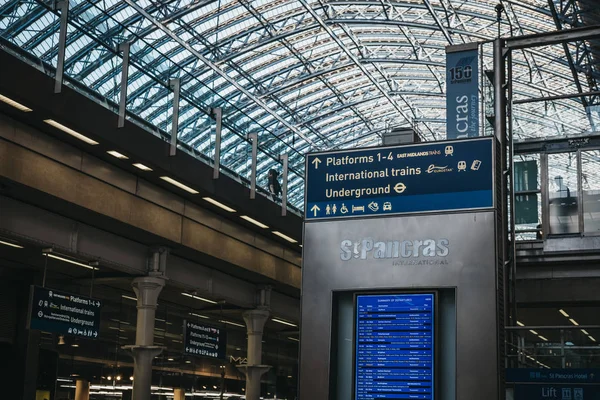 London July 2018 Directional Signs Arrival Departure Board Pancras International — Stock Photo, Image