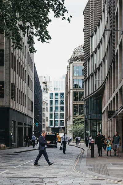 2018 비즈니스 사람들이 런던의 유명한 지구에서 — 스톡 사진