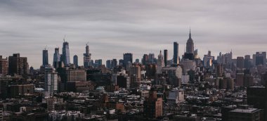 New York, Amerika Birleşik Devletleri - 28 Mayıs 2018: New York manzarası ve konumlar batımında havadan görünümü. New York dünyanın en çok ziyaret edilen şehirlerinden biridir.