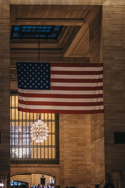 New York Usa May 2018 Large American Flag Grand Central — Stock Photo, Image