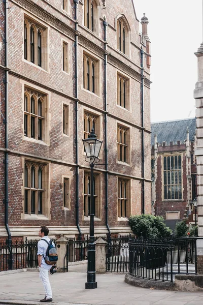 London Juli 2018 Touristenspaziergang Auf Dem Alten Platz London Straße — Stockfoto