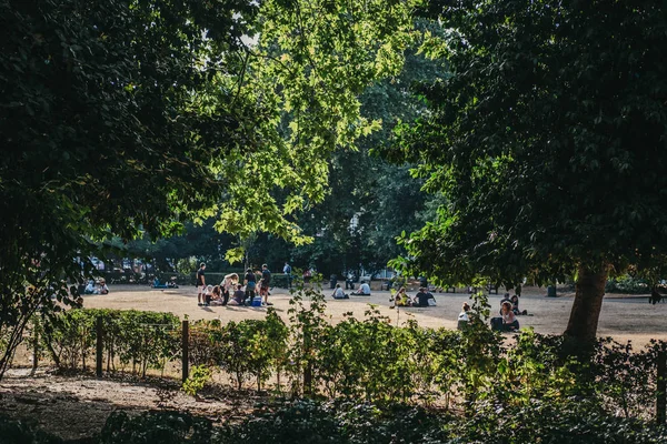 London Verenigd Koninkrijk Juli 2018 Mensen Ontspannen Lincoln Inn Fields — Stockfoto